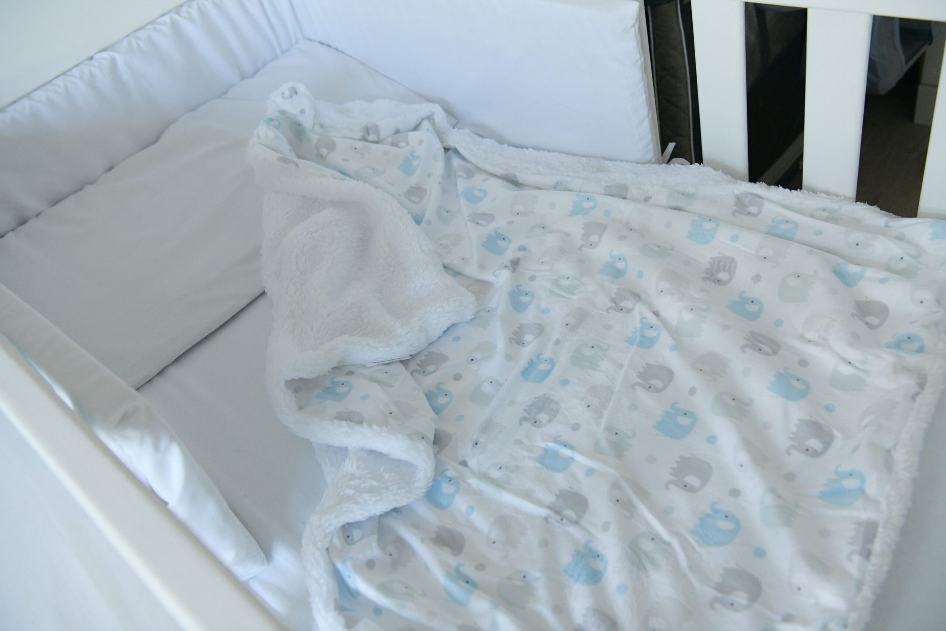 Snuggletime Mink Sherpa Blanket Blue image 3