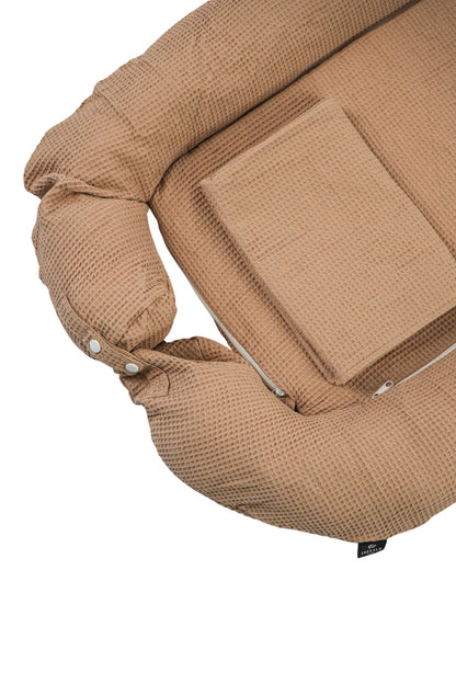 Emerald baby sleep pod with blanket