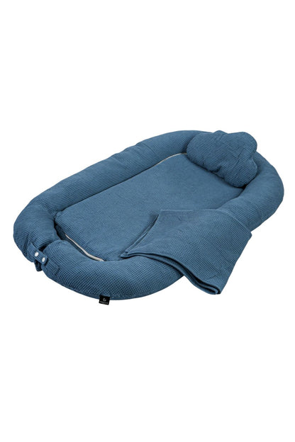 Emerald baby sleep pod with blanket